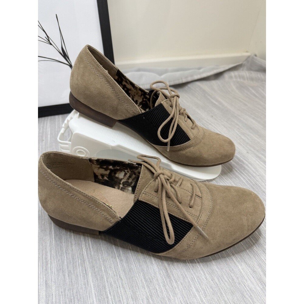 Restricted Women's US 9 Tan Black Wingtip Brogue Lace-Up Oxford Flats